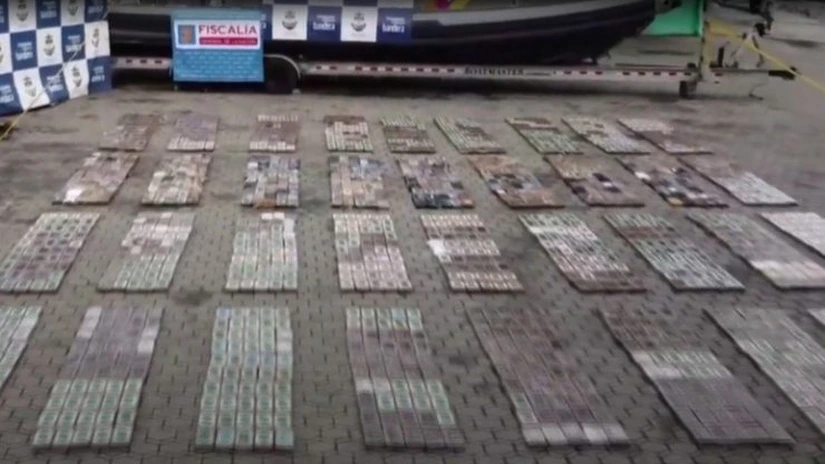 Primul narco-submarin teleghidat descoperit de autoritățile din Columbia. Submersibilul autonom era echipat cu o antenă Starlink şi putea sp transporte 1,5 tone de cocaină