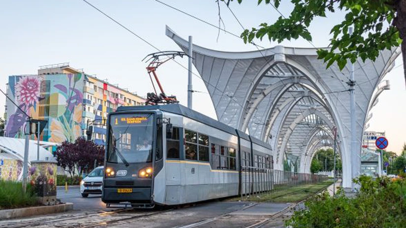 FOTO Tramvai fabricat la București, reintrodus azi pe traseul liniei 1