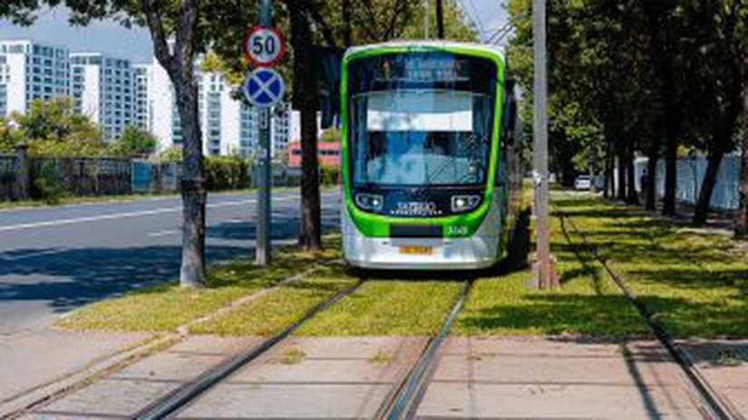 Vatmanii din București nu vor mai coborî din tramvaie să schimbe macazul. Licitație pentru 6 sisteme automate. Unde vor fi instalate