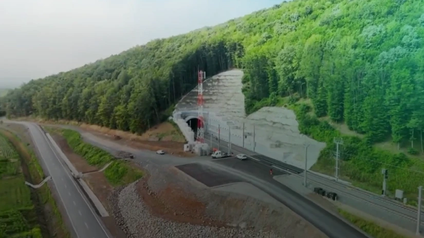 VIDEO CFR Infrastructură a deschis circulația în noul tunel Bata, de peste 600 metri lungime