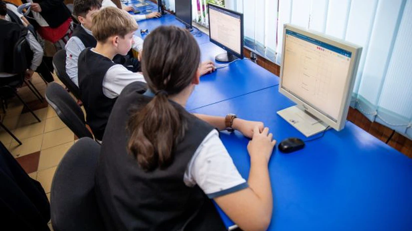 Au apărut primele lecții despre AI în școlile românești. Cine le predă și unde