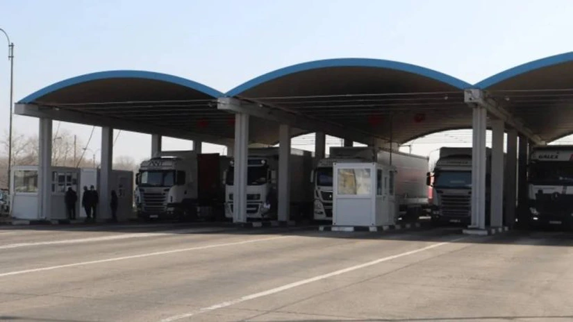 Trei autocare au încercat să treacă vama Giurgiu cu bunuri contrafăcute în valoare de aproape 1,5 mil. lei