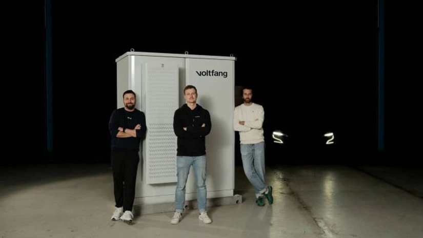 O companie germană transformă bateriile uzate ale mașinilor electrice în echipamente de stocare pentru panourile fotovoltaice