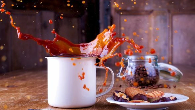 Războiul cafenelelor a izbucnit în România. Acuzații de concurență neloială, pentru că unii patroni vând cafeaua cu TVA redus de 11%, iar alții de 21%