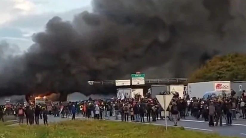 Sute de mii de oameni, peste un milion potrivit unei organizații sindicale, au protestat în Franța împotriva politicilor de austeritate