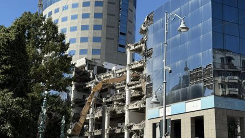 Fostul sediul al Bancorex din centrul Bucureștiului se demolează parțial. Cum va arăta proiectul autorizat de Nicuşor Dan