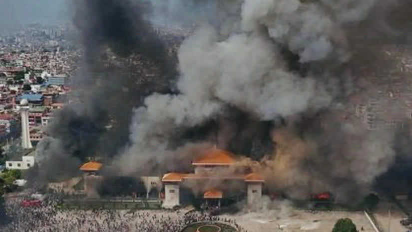 Violenţe în Nepal - Armata patrulează pe străzile din Kathmandu după revoltele de luni. 19 morţi şi sute de răniţi
