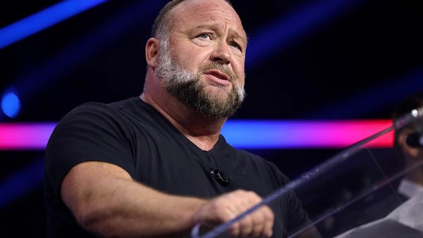 Conspiraționistul american Alex Jones a pierdut la Curtea Supremă a SUA recursul intentat împotriva obligațiilor de plată de 1,5  miliarde de dolari către rudele victimelor masacrului de la școala Sandy Hook