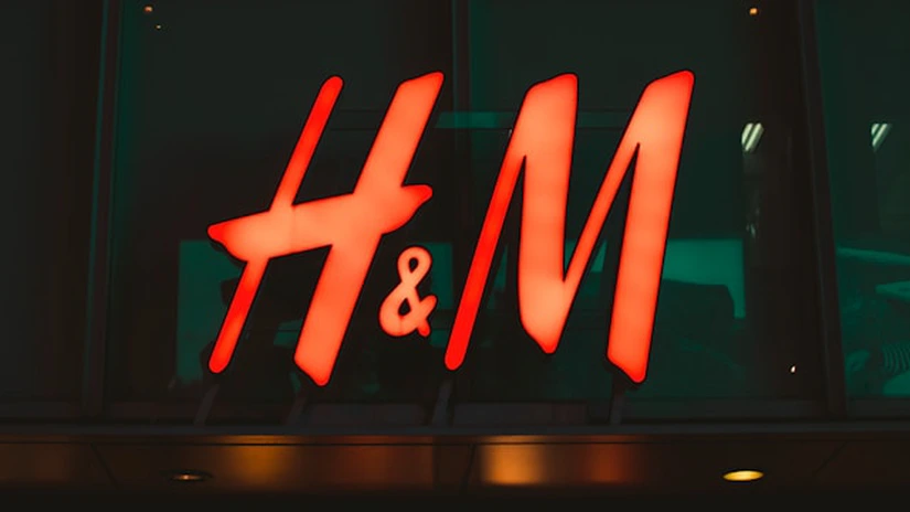 Anunț de la H&M pentru toții clienții din România. Nu mai pot face asta până la sfârșitul anului