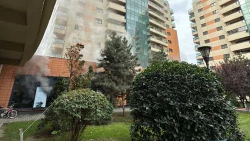 Update: Incendiul a fost stins. Incendiu la un centru spa de pe Calea Plevnei din București. 45 de persoane au fost evacuate (Video)