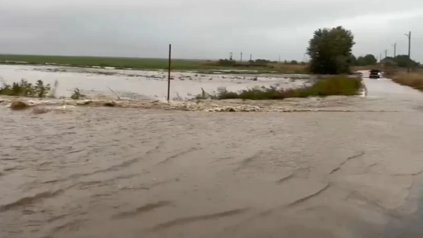 Prefecţii de Dâmboviţa şi Prahova cer apă din rezerva de stat pentru populaţia afectată de problemele de la Paltinul