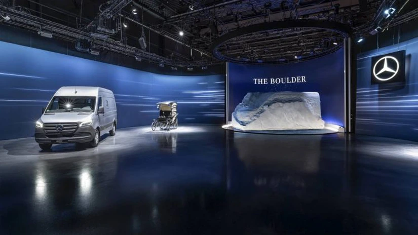 Liniile viitoarei generații Mercedes-Benz Sprinter, dezvăluite printr-o sculptură