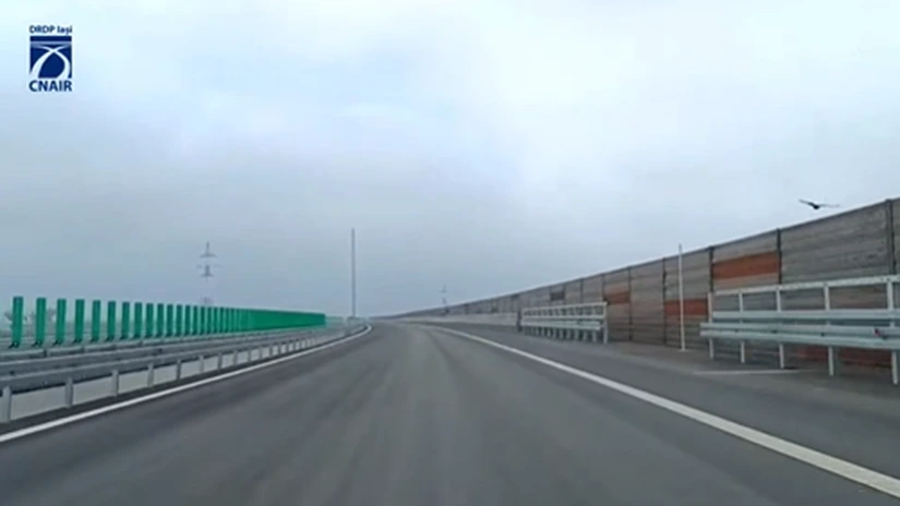 VIDEO Autostrada A7 Focșani - Bacău: UMB montează panouri fonoabsorbante în zona Adjud