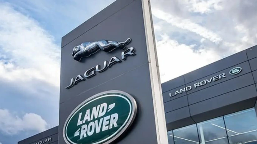 Producţia auto din Marea Britanie a scăzut cu 27% în septembrie, după atacul cibernetic asupra Jaguar Land Rover