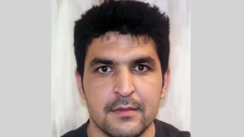 Serviciile de informații ale SUA l-au verificat pe Rahmanullah Lakanwal, afganul care a împușcat miercuri doi membri ai Gărzii Naționale, înainte de intrarea sa în țară