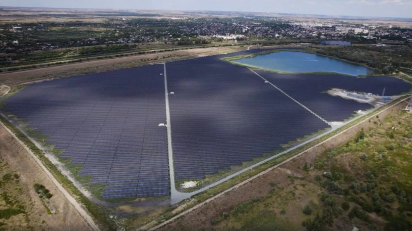 Premieră în România - Cel mai mare parc fotovoltaic construit pe un teren degradat. Unde a fost inaugurat şi cine l-a făcut