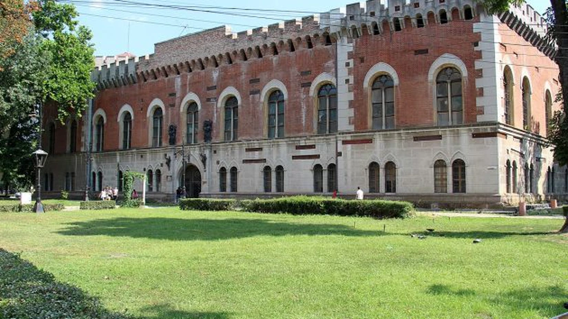 Castelul Huniade din Timişoara, care este închis publicului de 18 ani, ar putea fi complet reabilitat în 2028. Clădirea ar putea primi parțial vizitatori din 2027