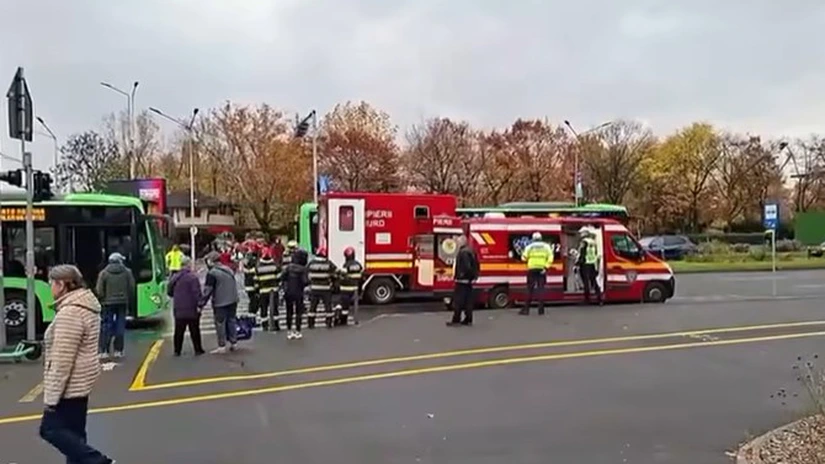 VIDEO - Bucureștiul blocat. Linia tramvaiului 41 este blocată de un accident între un tramvai și un autobuz, 7 oameni la spital - Vezi zonele afectate