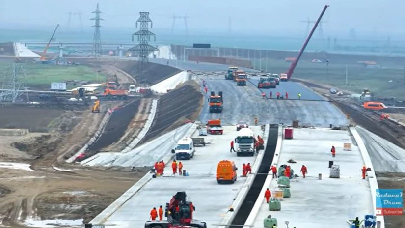 VIDEO Cum arată acum autostrada A7 Focșani-Bacău, lotul 1. Umbrărescu trage tare să deschidă traficul până la sfârșitul anului, înainte de termen
