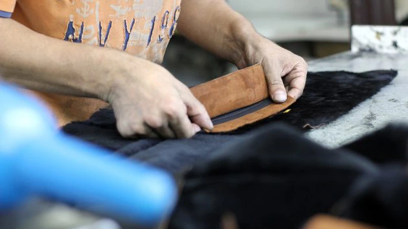 Nicușor Dan a semnat - Legea pentru protecţia consumatorului cu reguli noi la produsele cumpărate fizic, dar şi online. Ce spune ANPC