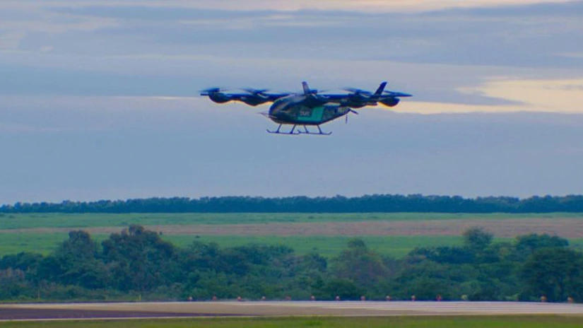 Avionul electric Embraer Eve a efectuat primul zbor