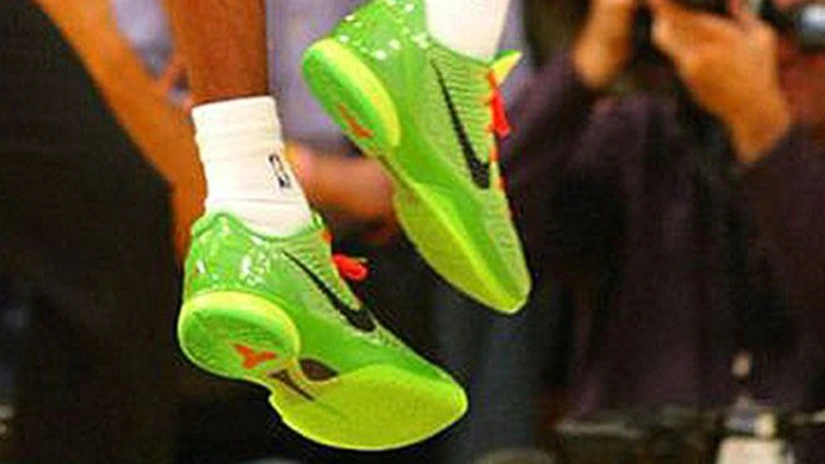 Ghetele de baschet „Grinch”, ale lui Kobe Bryant, scoase la licitaţie pentru minim 10 mil. USD