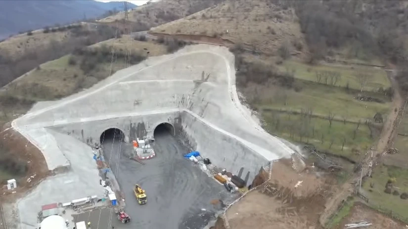 Autostrada A1 Sibiu - Pitești: Lucrări non-stop în munți, la tunelul Robești. Urmează autorizația pentru tunelul Boița 1