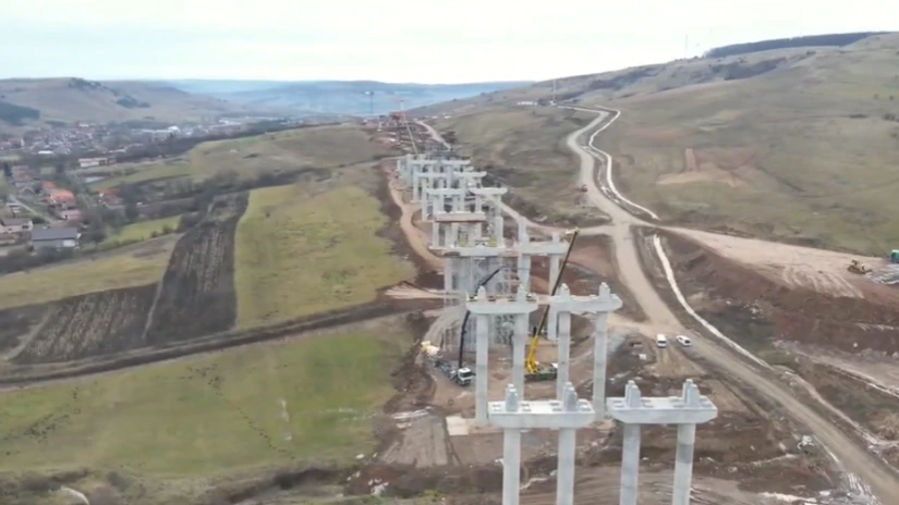 VIDEO Autostrada Transilvania: Ozaltin montează grinzile la viaductul Topa Mică