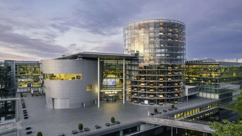 Ultima mașină a ieșit pe poarta uzinei Volkswagen din Dresda. Fabrica se închide