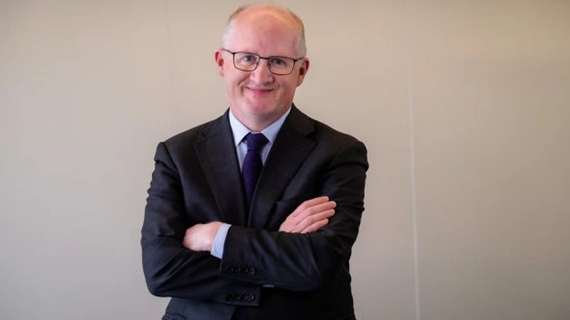 Philip Lane (BCE): Euro va avea un rol mai important în portofoliile investitorilor, după ce politicile lui Trump i-au determinat să-şi regândească deţinerile în dolari