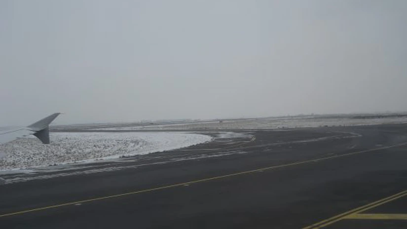 O parte dintre zborurile de pe aeroporturile din Paris vor fi anulate miercuri dimineață din cauza ninsorilor abundente