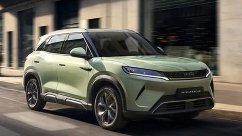 BYD a lansat în România un vehicul „super-hibrid” cu dimensiuni apropiate de Dacia Duster