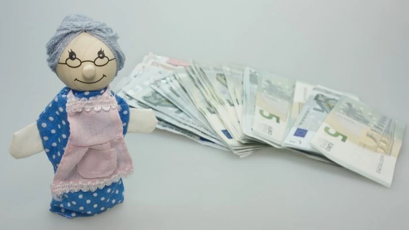 Premii de 3.000 de lei pe lună pentru pensionarii care îşi încasează veniturile prin pachetul Pensia Activă de la Exim Banca Românească