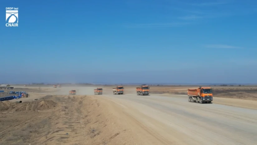 VIDEO Autostrada A7 Bacău - Pașcani: Umbrărescu a mobilizat peste 600 de muncitori pe loturile 2 și 3, realizate peste 40%