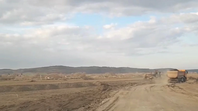 Asfalt pe Autostrada Unirii A8 până de Paști? Turcii de la Nurol au ajuns la un stadiu de 34% pe secțiunea Tg Mureș - Miercurea Nirajului