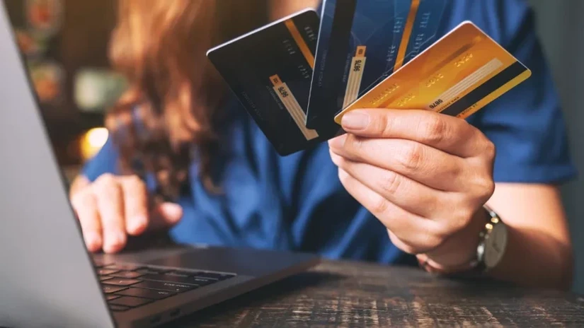 TABEL. Anunț pentru toți românii cu conturi și credite. Cresc comisioanele și în 2026. Cum arată cele mai bune oferte acum