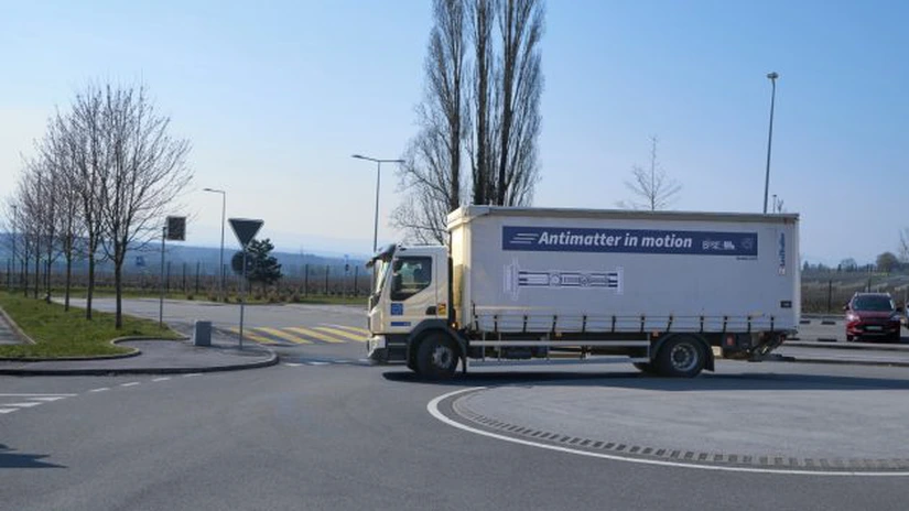Premiera care poate schimba cursul omenirii. Cercetătorii CERN au reușit să transporte antimaterie într-un camion