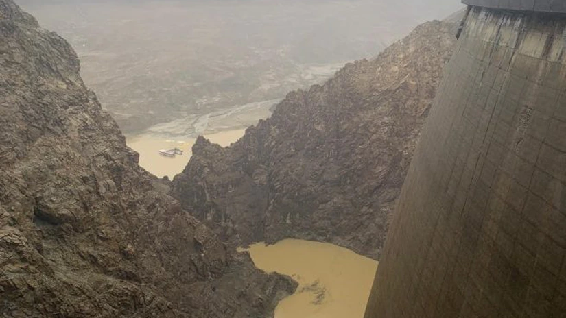 Începe reumplerea cu apă a lacului Vidraru, producția de energie ar putea fi reluată în toamnă VIDEO, FOTO