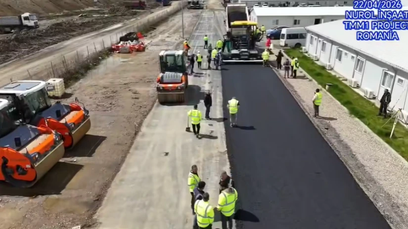 VIDEO Autostrada Unirii A8: Primul strat de asfalt experimental, așternut în cadrul proiectului pentru secțiunea Tg Mureș - Miercurea Nirajului
