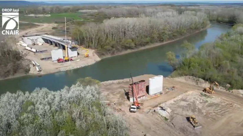VIDEO A8: Primul pod peste Prut la nivel de autostradă cu Republica Moldova a ajuns la 45%
