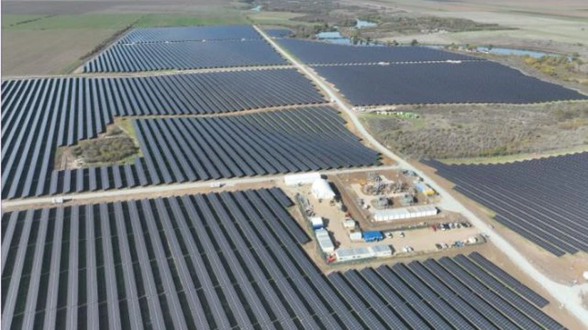 Parc fotovoltaic mare de lângă București, foarte  aproape de finalizare. Cine îl face