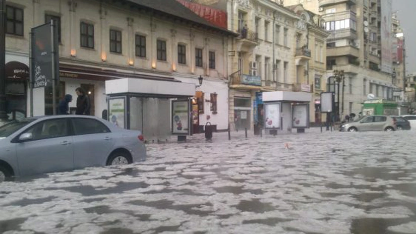 Fenomenele meteo extreme lovesc tot mai puternic locuințele din România. Sumă record plătită în ultimele zile de companiile de asigurări pentru pagubele produse în București și Ilfov