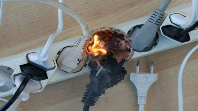 Campioana scumpirilor - Preţul energiei electrice a crescut cu peste 57% în martie față de martie 2025