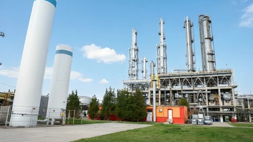 Premieră în România: Cea mai longevivă rafinărie din ţara noastră, Vega Ploieşti, a început producţia hexanului de puritate superioară, anunţă Rompetrol Rafinare