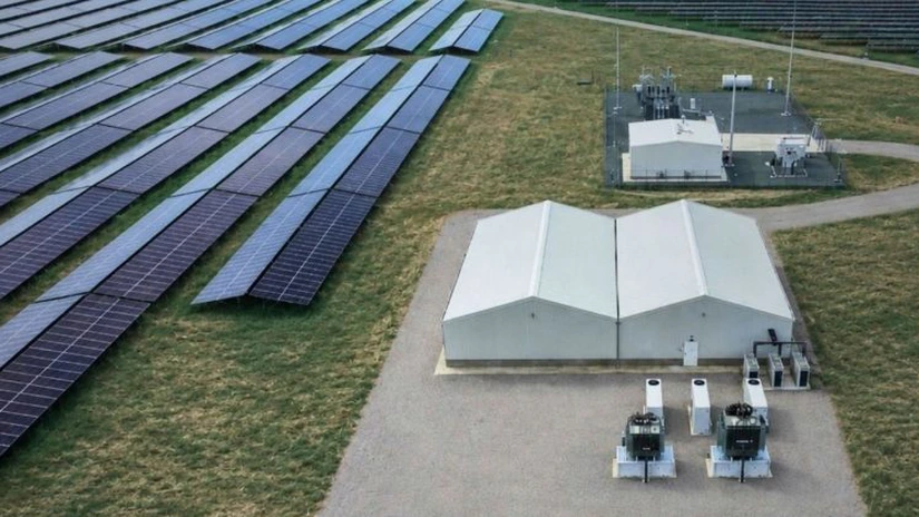 Alive Capital livrează două centrale hibride – fotovoltaic plus stocare. Peste 110 MWp integrați în SEN, clienții sunt Premier Energy și MORE