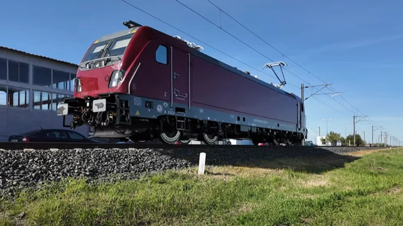 FOTO Super-locomotiva fabricată pentru România care poate atinge 200 km/oră, în teste la Făurei