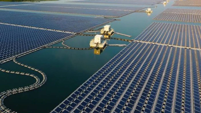 Încă un pas pentru primul parc fotovoltaic plutitor al Hidroelectrica. Autorizație de la ANRE