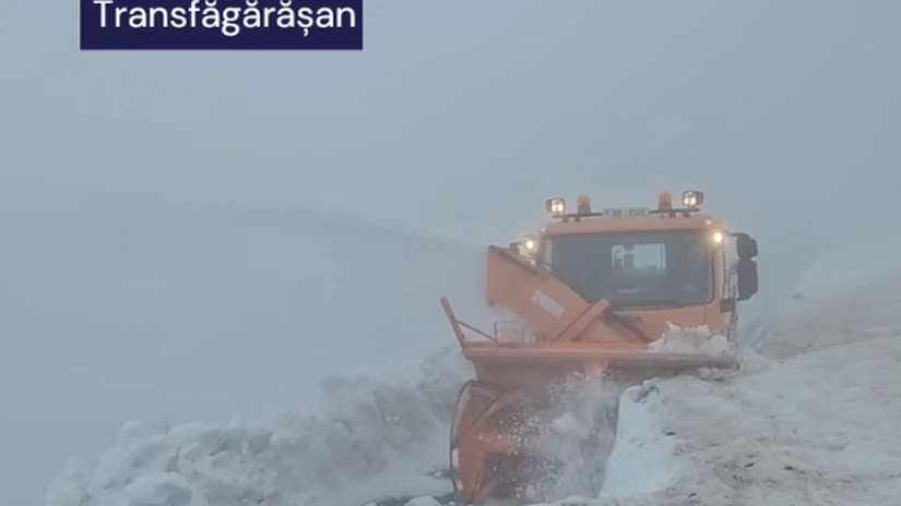 VIDEO Misiune imposibilă pe Transfăgărășan: Deschis în mai puțin de o lună, deși grosimea stratului de zăpadă depășește și cinci metri