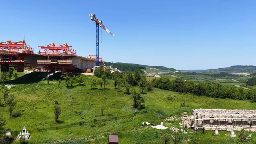 VIDEO Autostrada Transilvania: Cum arată podul spectaculos făcut peste cimitir la Nădășelu