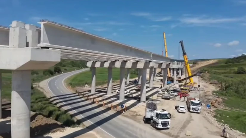 VIDEO Autostrada A3 Transilvania: Montarea grinzilor la cel mai lung viaduct din România, aproape finalizată